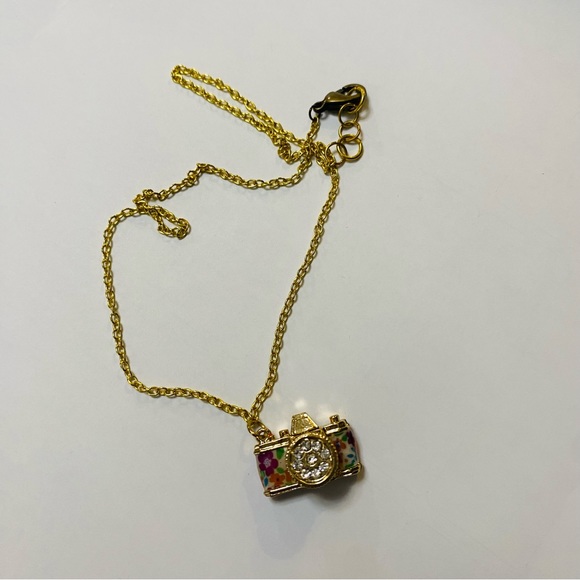 Jewelry - FOREVER 21 Floral Camera Necklace